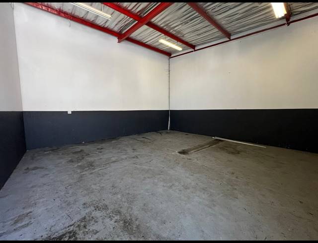 68M² WAREHOUSE TO LET IN FONTAINEBLEAU